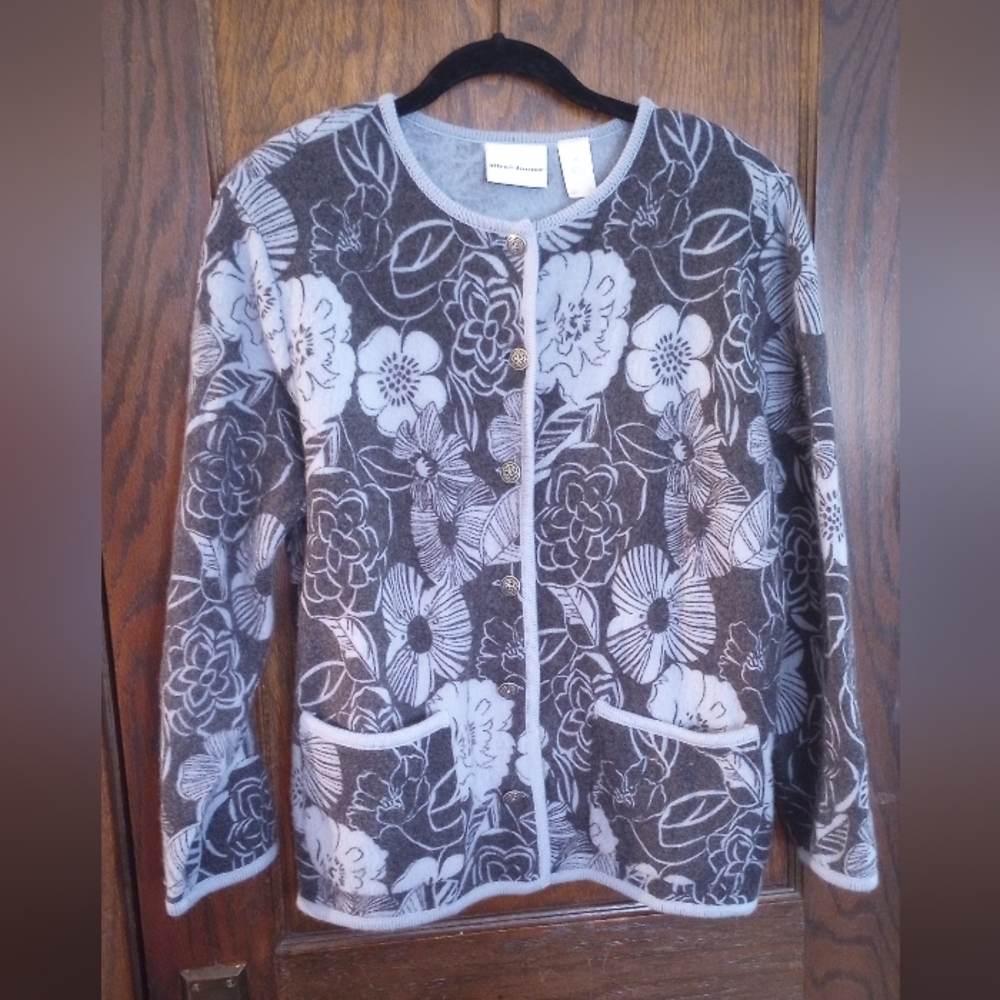 100% Wool Sweater Cardigan Jacket Vintage Blue Grey Gray Floral Pure